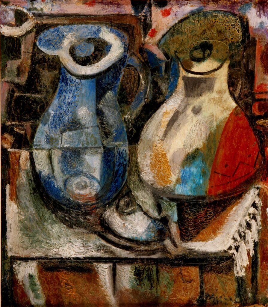 «Jarras» (1956) de Alfonso Michel: una jarra de vidrio azul junto a otra vasija de barro sobre un mantel tejido
